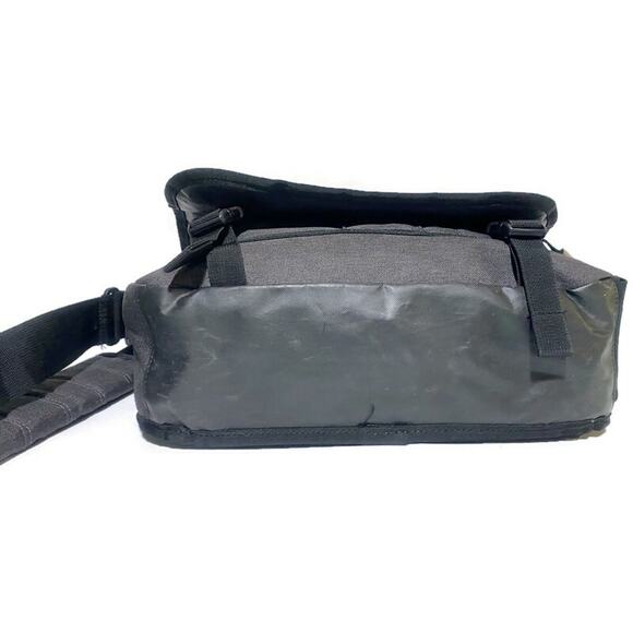 Oglio Laptop Computer Messenger Bag Gray 16 x 11 - Picture 5 of 9